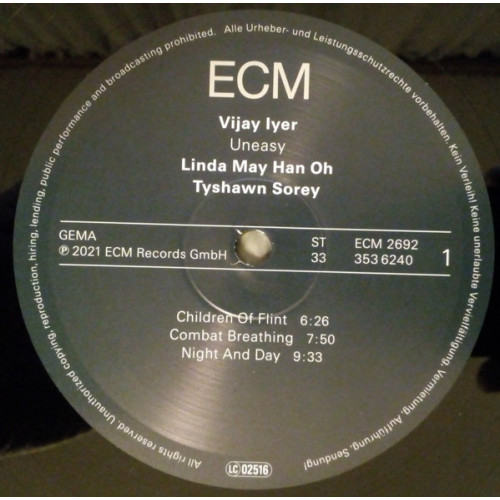 VIJAY IYER, LINDA MAY HAN OH, TYSHAWN SOREY - UNEASY 2 LP Set 2021 (ECM 2692) ECM RECORDS/EU MINT VIJAY IYER, LINDA MAY HAN OH, TYSHAWN SOREY - UNEASY 2 LP Set 2021 (ECM 2692) ECM RECORDS/EU MINT
