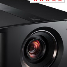 Проектор JVC DLA-N5 отримав «п'ять зірок» від журналу What Hi-Fi, а також став переможцем премії Best Buy Award 2020