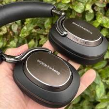 Огляд Bowers & Wilkins Px8 S2 - розкішні бездротові навушники з неперевершеним звучанням. What Hi-Fi?